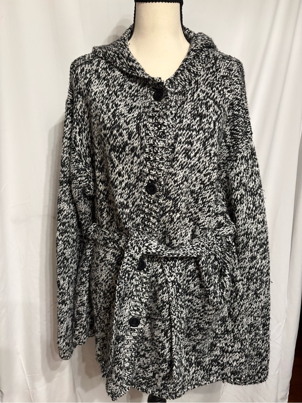 Station wagon Women’s Black & White Marled Hooded Knit Cardigan with Belt SZ 2X